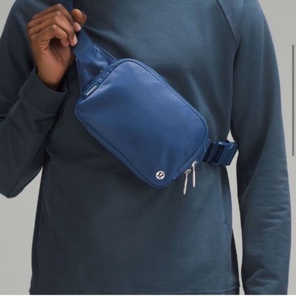 Everywhere Belt Bag Large 2L Lululemon pitch blue - Picture 2 of 15